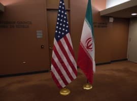 US Iran flags